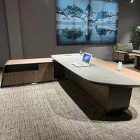 Bureau de direction moderne en forme de L, design de panneau en arc, cadre haut de gamme, luxe léger, accents en acier inoxydable, 2 tiroirs, bureau