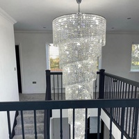 Cage d'escalier de luxe conception de couloir décoration d'intérieur suspension lumineuse grand escalier d'hôtel personnalisé grands lustres en cristal LED