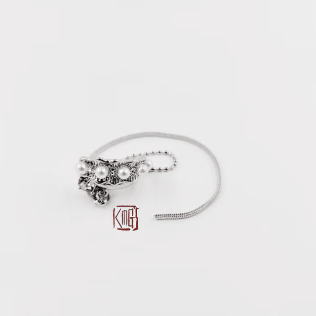 New Arrival Fashion Accessories Titanium Steel with Zircon Ear Cuff Unique Design