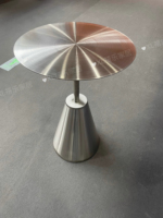 Petite table carrée en acier inoxydable de style industriel moderne pour les magasins de thé lait dessert conception convertible pour café salle à manger