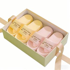 Chaussons personnalisés pour mariage, pantoufles personnalisées pour cadeaux de mariage, chaussures de piscine, de plage et de salle de bain, sandales d'intérieur - Product Image 1