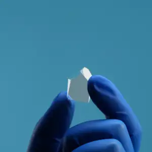 Prisma de vidro para binóculos, prisma de óptica personalizado de fábrica infravermelho (Ir) N-Bk7 revestido de alta qualidade com revestimento de silicone fundido com raios UV