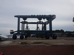 Grue à <span class=keywords><strong>portique</strong></span> de chantier naval de 100 tonnes fabriquée en Chine pour le levage de navires - Product Image 3