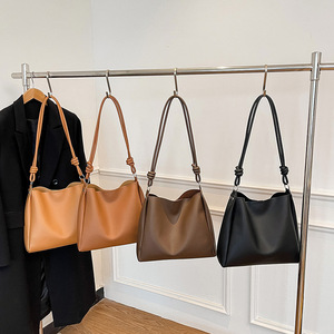 Contattami per Sfoggiare l'Assortimento di Borse in Vera Pelle di Lusso, Borse di Design di Alta Gamma e Set di Borse Firmate con Nuovi Arrivi - Product Image 2