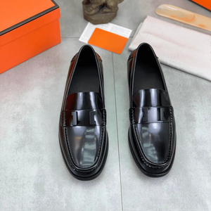 รองเท้าโลฟเฟอร์แบบสวมสำหรับผู้ชายปี 2026 สีดำหนังแก้วตกแต่งด้วยแถบโลหะ เหมาะสำหรับงานทางการ ธุรกิจ ลำลอง และสวมใส่ในชีวิตประจำวัน - Product Image 1