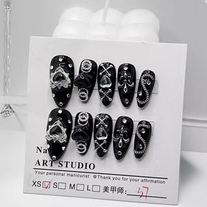Qianya Tokyo Gothic Press on Nails con Heart Diamond & Chain Decor - Dark Alternative Style <span class=keywords><strong>Uñas</strong></span> postizas hechas a mano al por mayor - Product Image 6