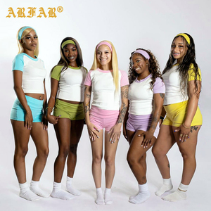 Completo Estivo 2026 da Donna: Set Due Pezzi in Cotone con T-shirt Baby Tee Color Block e Pantaloncini Pieghevoli, Completo Loungewear in Maglia da Donna - Product Image 2