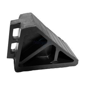 Cales de roue premium en caoutchouc massif pour camping-car, camion, remorque, avec poignée, vente en gros - Product Image 4