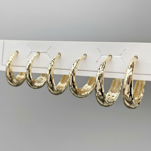 Sofisticati orecchini a cerchio raffinati per una presenza elegante e sofisticata - Product Image 1
