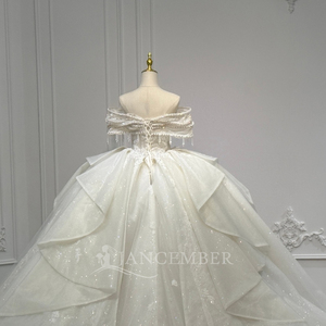 Vestido de Novia Moderno con Cola de Capilla, Escote Corazón, Estilo Imperio, con Perlas Glamorosas XS246, con Flores y Encaje - Product Image 6