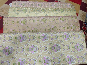 Tissu de brocart multicolore en soie Kimkhab - Product Image 3