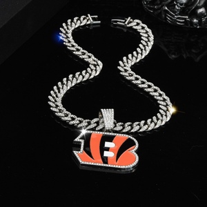Vente en gros de colliers pendentifs Cincinnati Bengals, colliers pendentifs en alliage sertis de diamants exquis, colliers cubains - Product Image 4