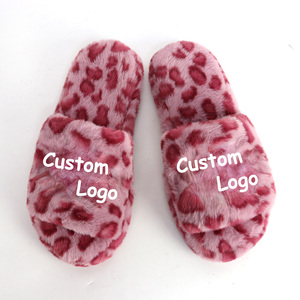 Özel Erkek Nakışlı Açık Burunlu Rahat Ev Terliği Hafızalı Köpük Sandalet Düz Leopar Desenli Tüylü Peluş Suni Kürk Terlik - Product Image 1