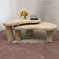 Table basse en travertin naturel personnalisable, à combiner librement, pour un salon contemporain et organique