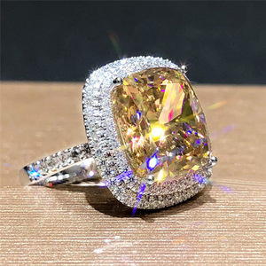 Anello da Cocktail da Donna Q187 con Zirconia Cubica Sintetica Taglio Cuscino e Incastonatura a Pavé, Anelli alla Moda per Feste - Product Image 4
