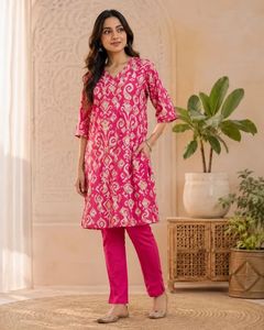 Ensemble Kurta et pantalon Rani Pink élégant, séchage rapide, toutes saisons, en rayonne, tissu doux de qualité supérieure, coupe décontractée, confortable, vêtements traditionnels - Product Image 1
