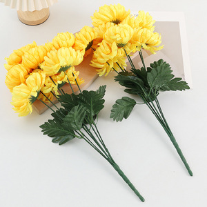 ดอกไม้ประดิษฐ์สำหรับสุสาน พร้อมฐานสำหรับวางบนหลุมศพ จัดโดยร้านดอกไม้สำหรับงานศพ ช่อดอกไม้สำหรับงานอนุสรณ์ พร้อมเสา ดอกเดซี่ - Product Image 6