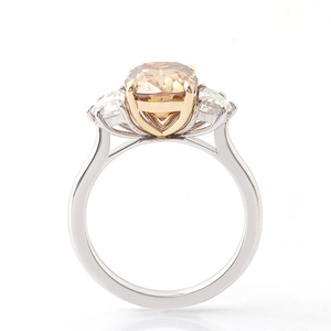 Anillo de Tres Piedras Personalizado, Corte Cadillac, Diamante Champagne, Moissanita, Oro Blanco de 14K, Anillo de <span class=keywords><strong>3</strong></span> Piedras - Product Image 5