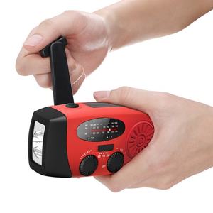 Radio d'urgence à bas prix avec chargeur solaire multifonction et batterie externe à charge manuelle, idéale pour l'extérieur - Product Image 3