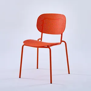 تصميم جديد من البلاستيك الملون كرسي طعام قابل للتكديس