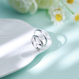 Anillo de Boda Promocional de Oro Blanco Sólido de 18K con Acabado Martillado, Diseño Personalizado de Calidad para un Estilo Clásico y Sencillo para Bodas - Product Image 4