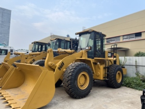 Chargeuse sur pneus CAT966F d'occasion en bon état de marche, avec groupe motopropulseur Caterpillar d'origine et forte capacité de charge, pour carrière. - Product Image 6