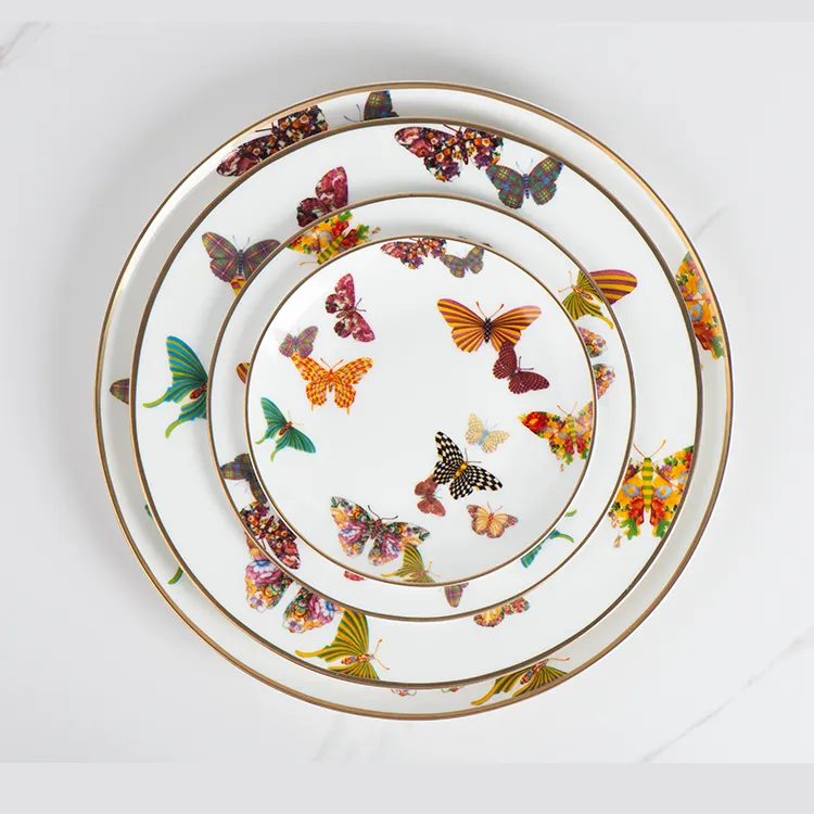 Set Makan Malam Piring Porselen Tulang Putih Elegan Pola Kupu-kupu Berwarna Piring Pengisi Daya Dekorasi Pernikahan