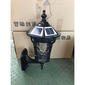 Lampe murale solaire à LED de style européen, étanche, décorative pour l'extérieur, pour villa, cour, pub - Product Image 1