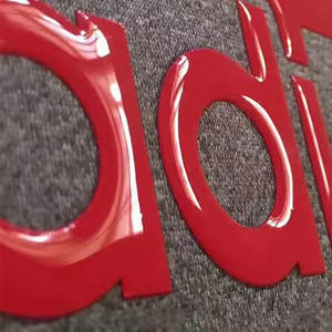 Parche de transferencia de calor de silicona 3D brillante en relieve para ropa deportiva - Product Image 1