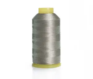 Hilo de coser para ropa antibacteriano de fibra de plata 70D/3 hebras conductor plateado de baja resistencia stock de fábrica 100g