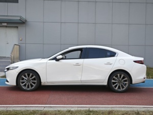 <span class=keywords><strong>Mazda</strong></span> <span class=keywords><strong>3</strong></span> Sedán <span class=keywords><strong>2020</strong></span> Bien Equipado |   2.0L Skyactiv, Cuero, Apple CarPlay, Confiable y Deportivo - Product Image 3