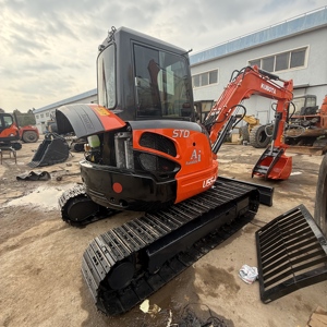 Mini-excavatrice Kubota U55 de 5,5 tonnes, compacte, avec moteur puissant et système hydraulique stable pour chantier de construction - Product Image 3