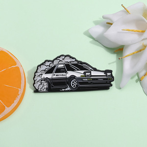 Broche de metal minimalista con forma de coche inspirado en películas, insignia decorativa para ropa, venta al por mayor - Product Image 1
