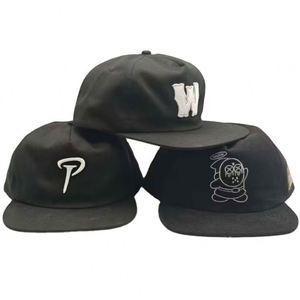 Casquettes de haute qualité en gros, ajustables, à visière plate, 5 panneaux, avec logo brodé personnalisé, non structurées, style Dad Hat, à fermeture Snapback - Product Image 1