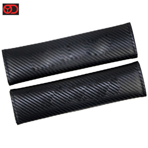 Coussinets de <span class=keywords><strong>ceinture</strong></span> de sécurité universels en fibre de carbone OUDI de qualité supérieure avec logo personnalisé Modèle OD-SBC53 - Product Image 2