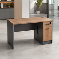 Bureau de direction moderne en bois, table de conférence modulaire avec espace informatique intégré pour manager