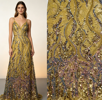 Luxuriöser Goldener Netzstoff mit Schillernden Violett-Pailletten für Couture-Abendkleider