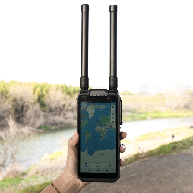 Finsung High Sensitivity Handheld FPV Drone Detector DJI Decoding System IP67 UAV Radio Direction Finder 100-6000MHz Spectrum