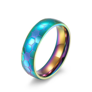 Anillo hexagonal de acero de titanio, joyería de moda unisex, regalo para aficionados al fútbol, ​​recuerdos de la Copa del Mundo - Product Image 1