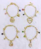 Bracelet en perles de verre colorées, bracelet avec breloque cœur en émail plaqué or, adorable bracelet en perles de verre colorées