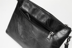 Bolso de Mano de Cuero PU de Negocios, Estilo Europeo 2024, con Patrón de Cabeza de Fantasma y Remaches, Gran Capacidad, Venta al por Mayor, Económico, para Hombre - Product Image 5