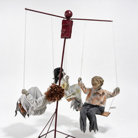 Fantôme Animatronique Balançant d'Halloween pour Adulte avec Son et Lumière, Décoration Horreur pour Maison Hantée, Batterie Rechargeable, Acier et Plastique
