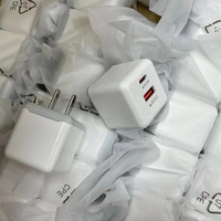 Chargeur Cube Portable Mini Personnalisé en Gros, Adaptateur Secteur USB A+C Double Port 20W à Charge Rapide pour Téléphone Portable Android