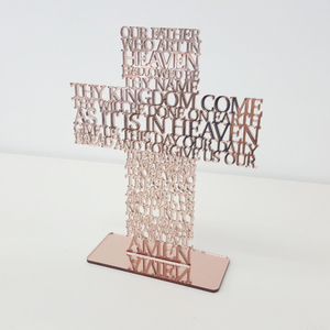 Croix en acrylique découpée au laser de 15 cm de haut avec texte gravé personnalisé. Nom de famille, baptême, baptême, annonce de naissance - Product Image 4