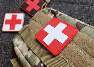 OEM 工場価格 メーカー製 PVC メディカルクロスバッジ 救急パッチ 面ファスナー付き 3Dラバー 赤十字エンブレム 医療用ワッペン - Product Image 6