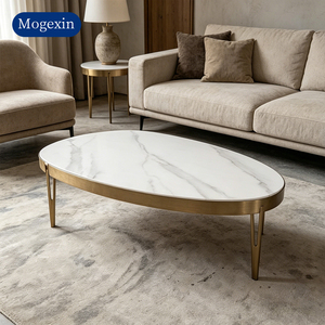Table basse ovale contemporaine de luxe avec plateau en pierre frittée veinée blanche et structure en métal doré fin pour salon - Product Image 3