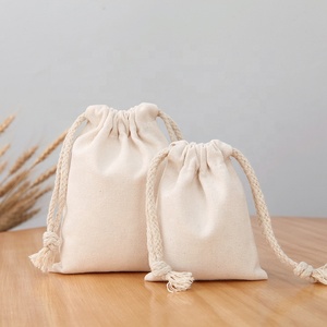 Sac à cordon en toile de coton biologique avec logo personnalisé, petit sac de shopping uni - Product Image 4