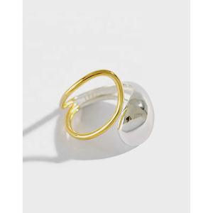 Anillo de gota de cara ancha de plata de ley S925 de alta calidad para mujer Cruz lateral incorrecta con diamante de corte princesa para bodas - Product Image 1