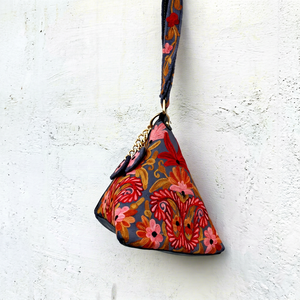 Cartera Bandolera de PU Bohemia con Bordado Floral de Alta Calidad, Porta Tarjetas con Cadena, Portátil - Product Image 1