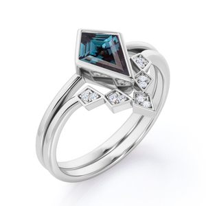 Anillo de compromiso de plata de ley 925 hecho a mano con alejandrita talla cometa para mujer, clásico, chapado en oro de 18K, engaste de garras, para boda y fiesta - Product Image 6